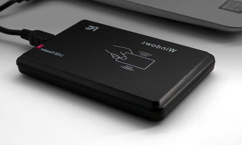 Leitor RFID HF de 13.56MHz com interface RS232 e opção de impressão de logotipo para projetos personalizados.