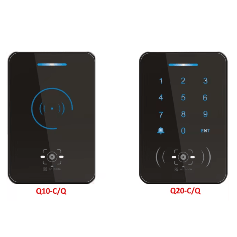 Uma pessoa segura o leitor de acesso QR Q20-Kit para demonstrar seu tamanho ultracompacto e design portátil para edifícios de escritórios modernos