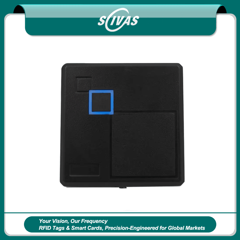 Um leitor RFID de cartões quadrado profissional de dupla frequência modelo 102-2634 desenvolvido para sistemas de controle de acesso a portas com montagem na parede.