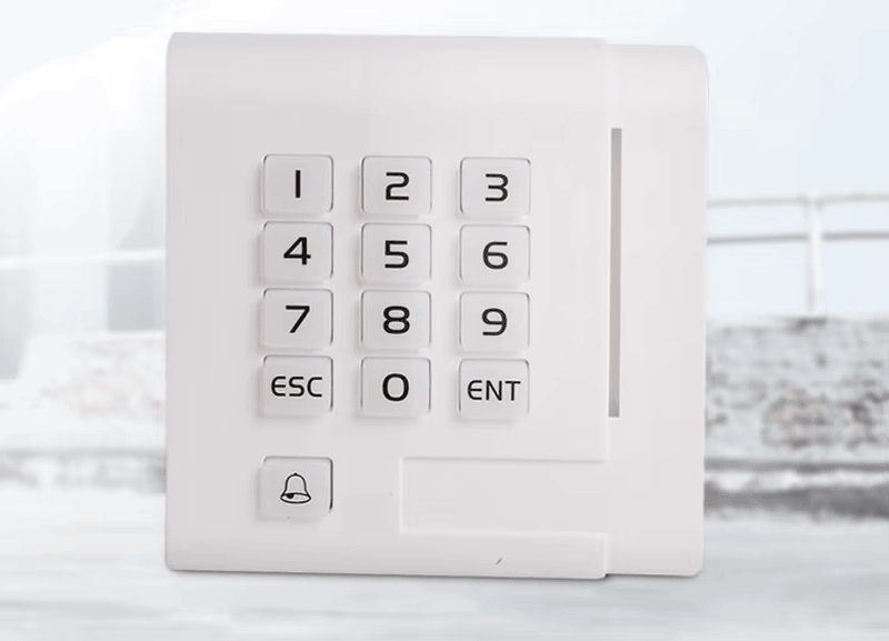 Detalhe do circuito interno do leitor RFID com teclado para aplicações de controle de acessos.