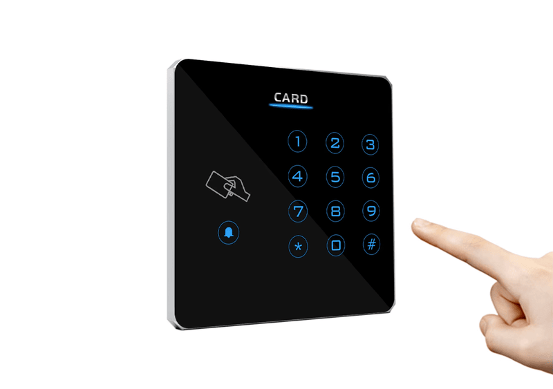 Leitor de acesso metálico para portas seguras com acabamento escovado, indicado para projetos de controle de acesso.