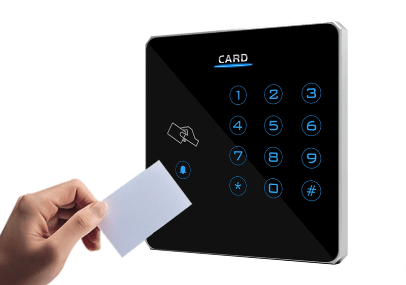 Leitor de acesso metálico para portas seguras apresentado com logotipo gravado para projetos personalizados.