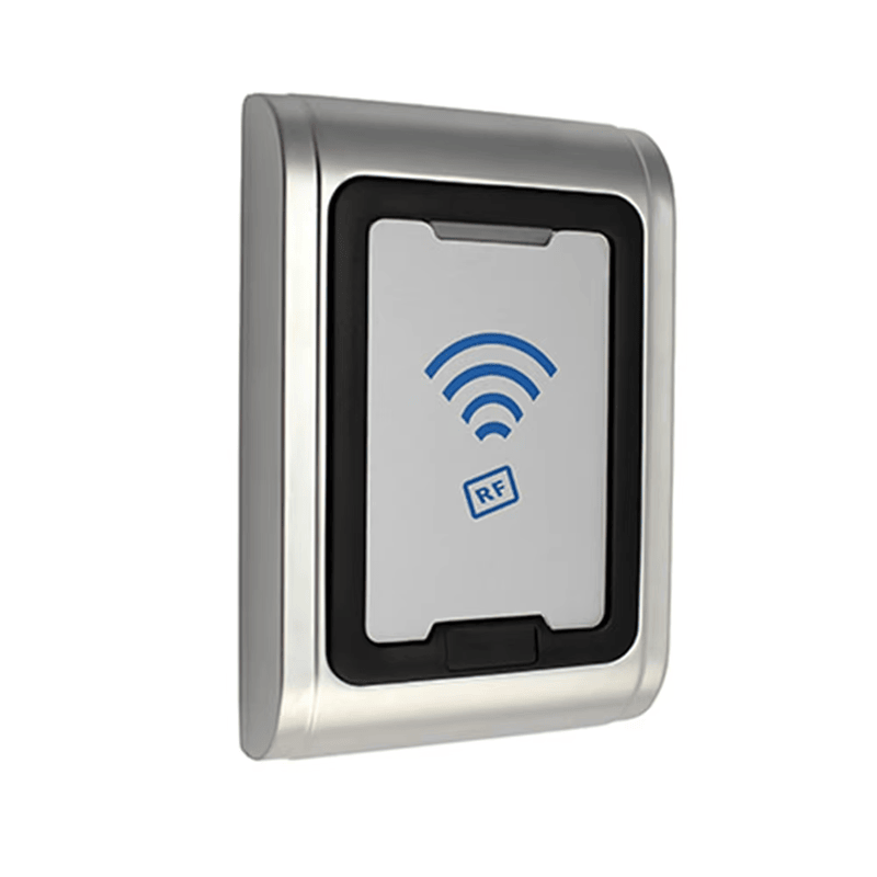 Detalhe da interface de fiação no leitor de proximidade RF005 compatível com os protocolos padrão Wiegand 26 e 34 para fácil integração ao sistema