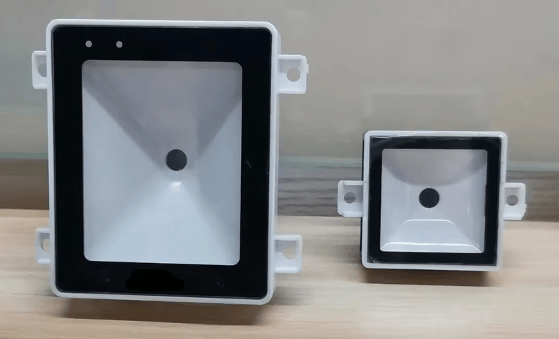Esta imagem destaca a leitura sem contato do leitor RFID de acesso por QR com saída Wiegand para aplicações de leitores de acesso por código QR.
