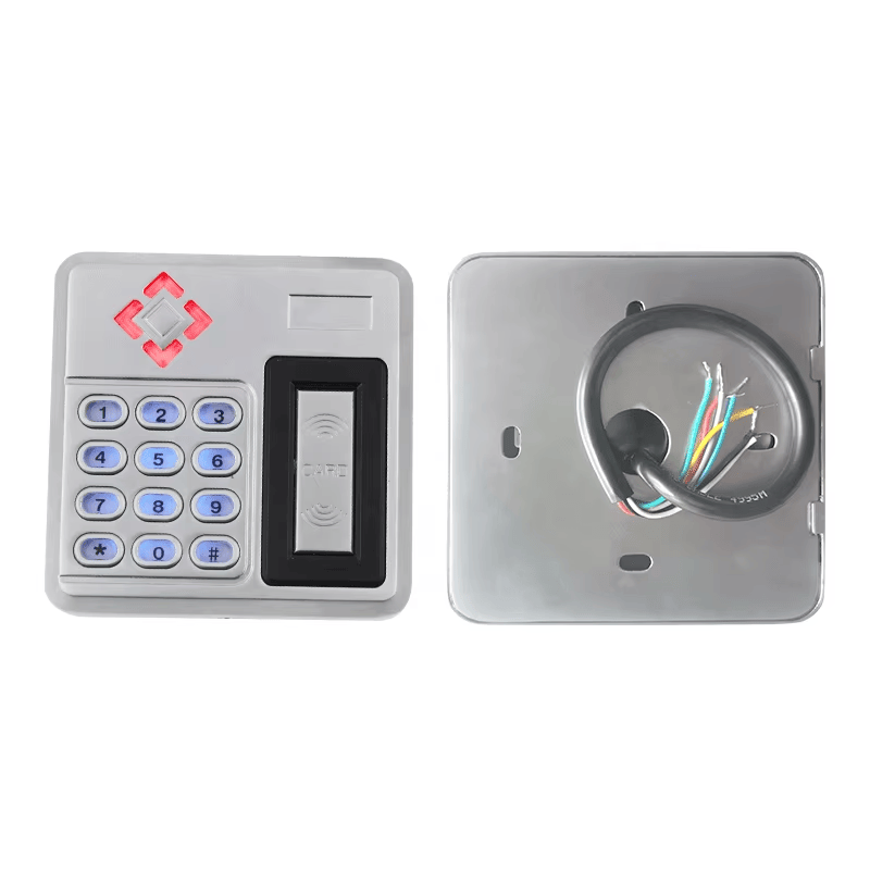 Detalhe do leitor de acesso por cartão RFID ZY-KR207 compatível com cartões EM de 125kHz e inserção segura de código PIN para controle de portões industriais.