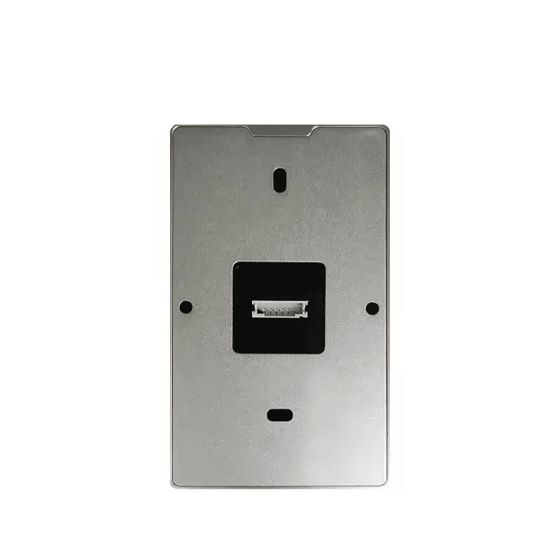 Leitor de acesso 08QR instalado e ligado para proteger a porta ou o perímetro controlado.