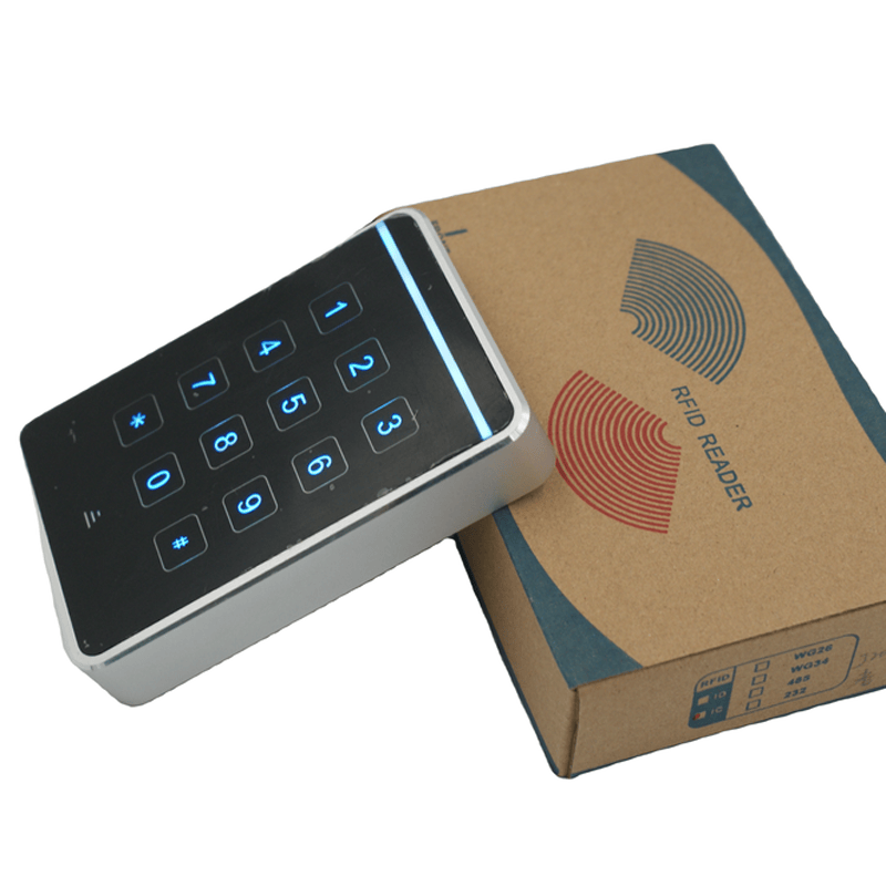 O teclado com corpo metálico à prova d