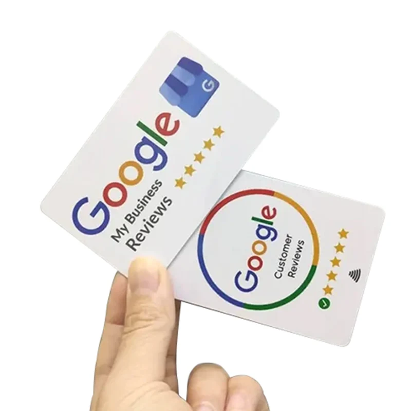 Ilustração de um cartão de avaliação do Google colocado em um balcão de recepção ou caixa para incentivar clientes a deixarem seus comentários.