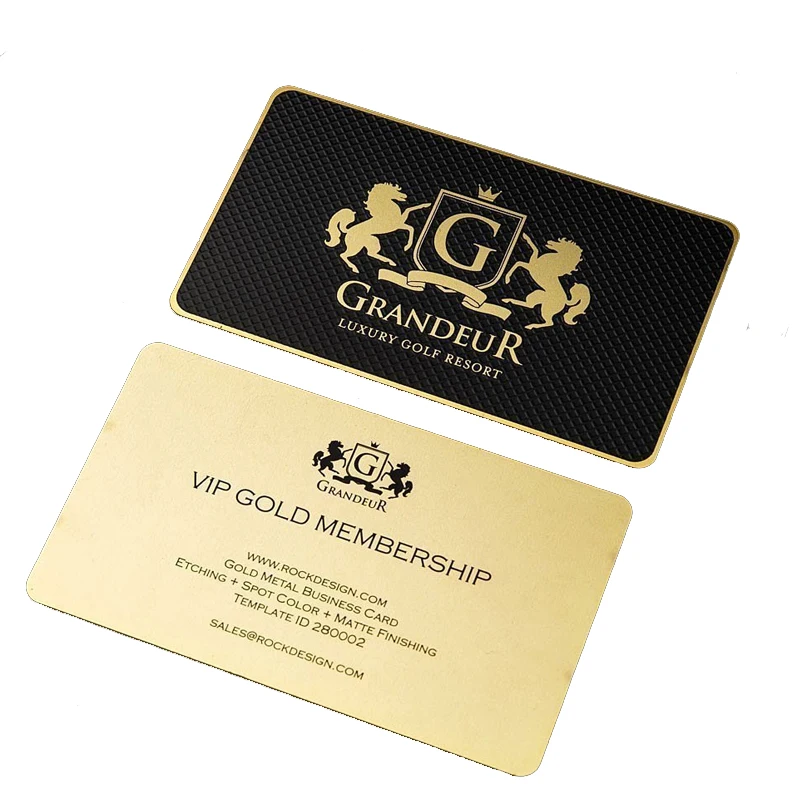Cartões de visita em metal gravado personalizados apresentados com detalhes de identidade visual e layout para aplicações de cartões metálicos.