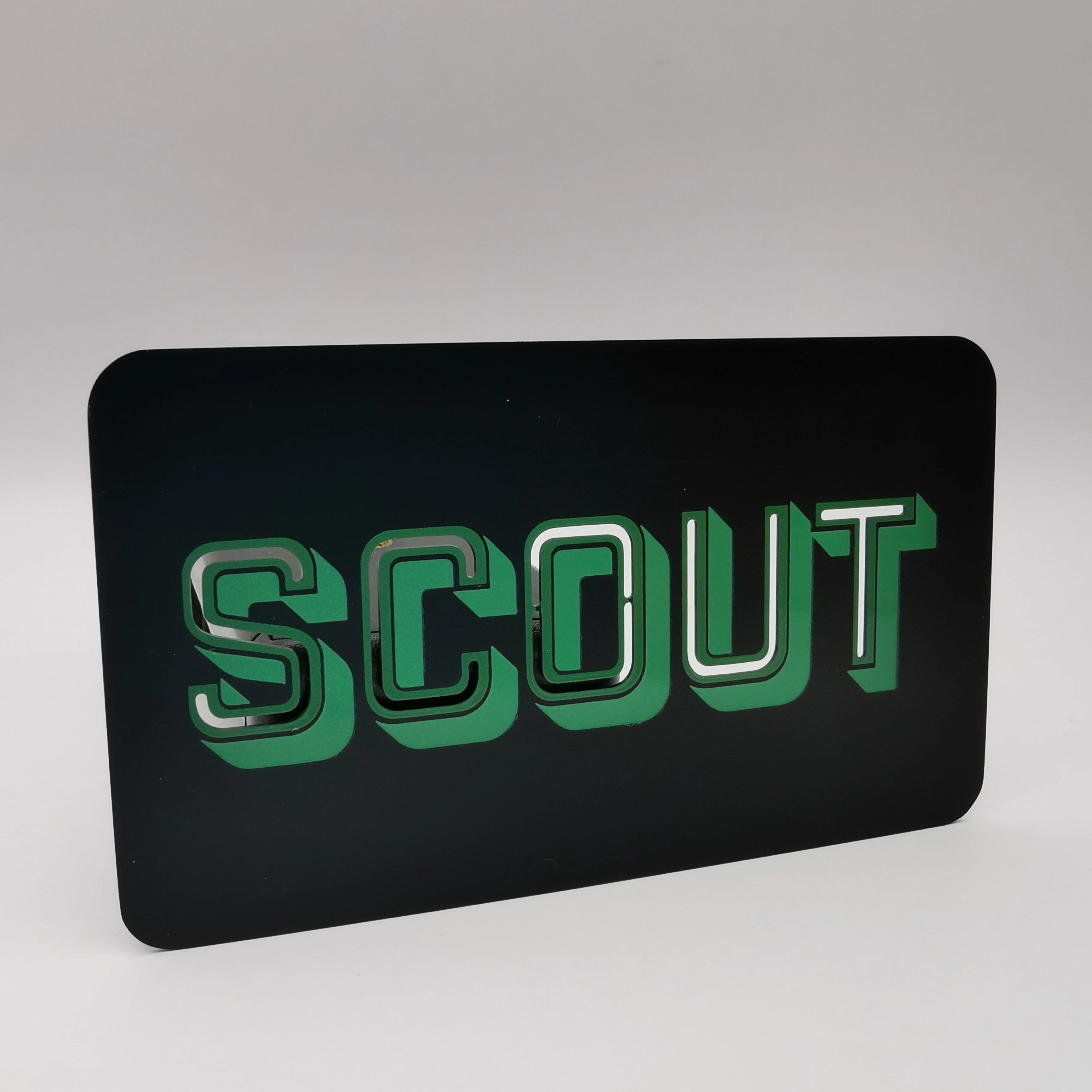 Cartões de Visita Metálicos Prateados Personalizados para Identidade visual Premium, exibidos na seção de descrição com uma vista aproximada dos detalhes do produto para aplicações de Cartões de Visita Metálicos.