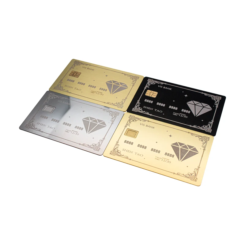 Cartões inteligentes metálicos personalizados para acesso seguro com detalhe de marca e layout para aplicações de cartões IC metálicos de contato.