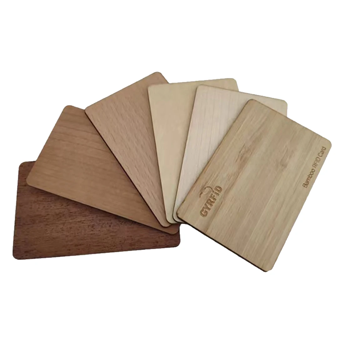 Cartões de Bambu Personalizados para marcas de eventos apresentados na seção de descrição com vista angular do produto para aplicações de Cartões de madeira.