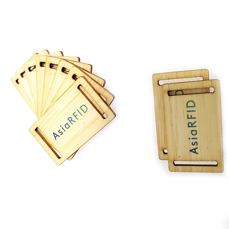 Cartões-presente de madeira gravados personalizados para casamentos, com demonstração de aplicação para projetos de Cartões de madeira.