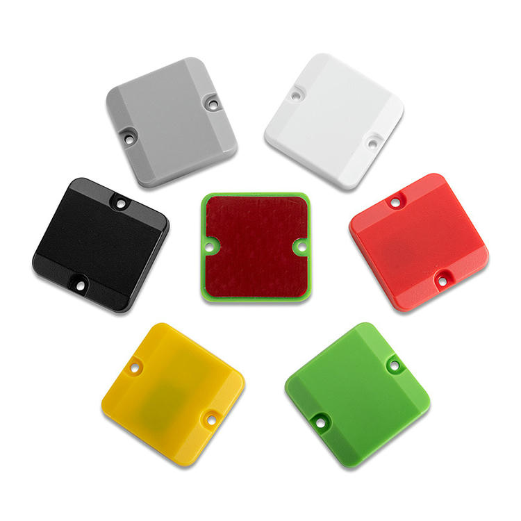 Imagem de Etiquetas RFID ABS para Metal em Acesso Seguro com foco em detalhes do chip para projetos de Tags RFID ABS para metal.