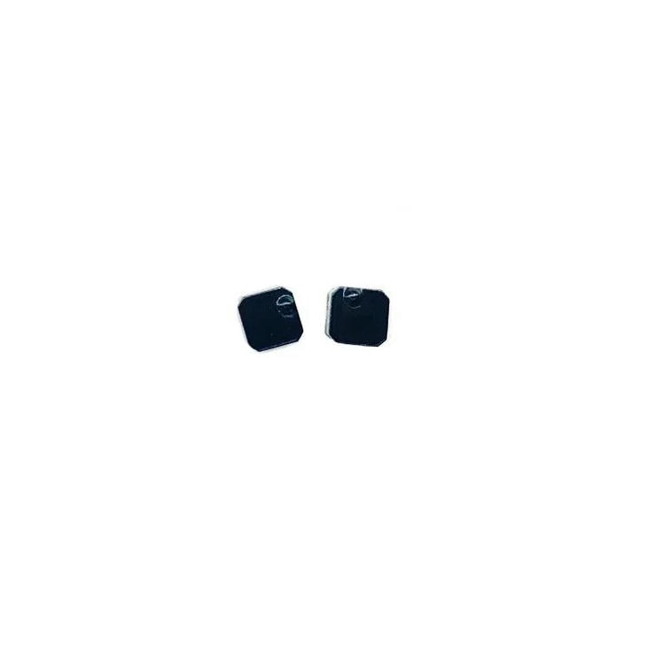 Esta imagem destaca detalhe de corte a laser em Tags RFID Cerâmicas Compactas para Peças Automotivas para aplicações de Tags RFID UHF cerâmicas para metal.