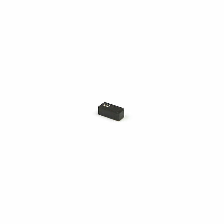 O corpo cerâmico durável da etiqueta RFID C0502-1 oferece proteção IP68 contra calor e produtos químicos em ambientes agressivos.
