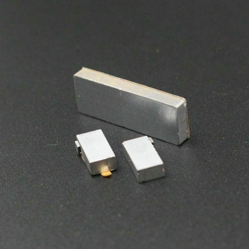 Esta imagem destaca impressão de código de barras em Tags RFID Cerâmicas para Metal em Alta Temperatura para aplicações de Tags RFID para altas temperaturas.